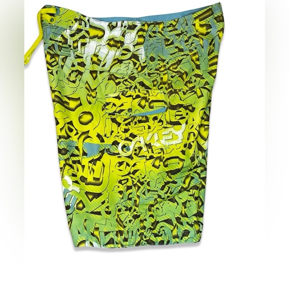 OAKLEY LOGO SURF / SWIM / BOARD SHORTS COMBO WITH WAX COMB & TOOL SZ36 - Picture 9 of 11